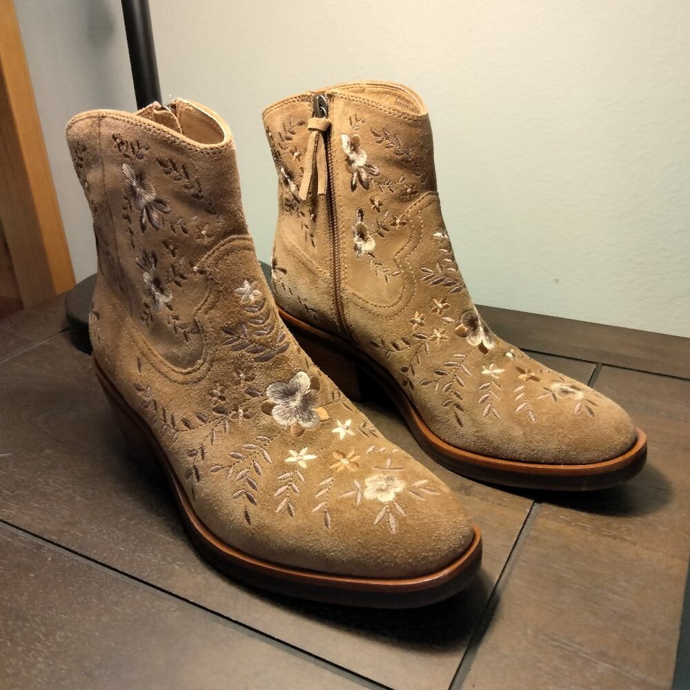 Sofft Sophie Floral embroidered western boots